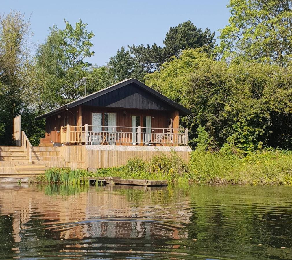Holly Lodge 12 Hot Tub York Bagian luar foto