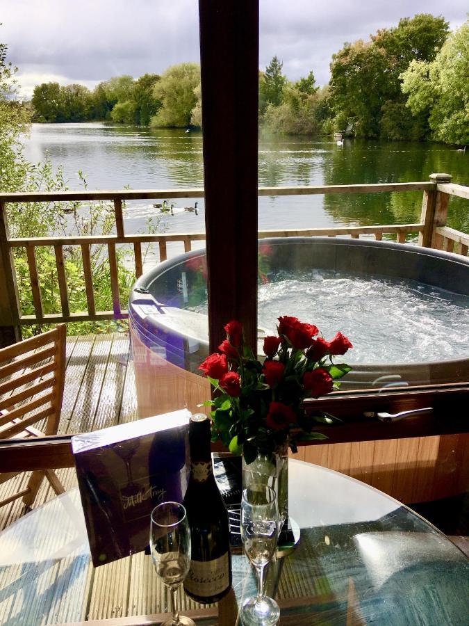 Holly Lodge 12 Hot Tub York Bagian luar foto