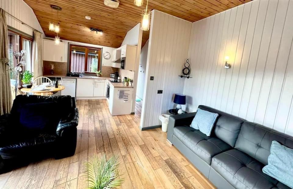 Holly Lodge 12 Hot Tub York Bagian luar foto