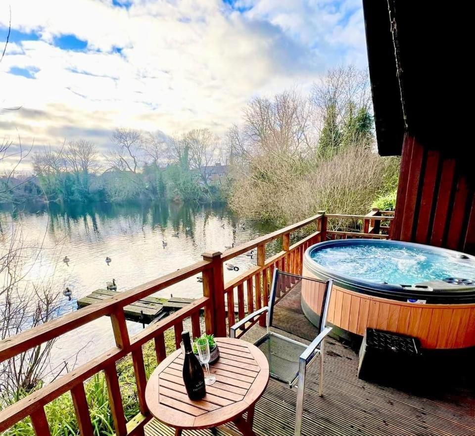 Holly Lodge 12 Hot Tub York Bagian luar foto